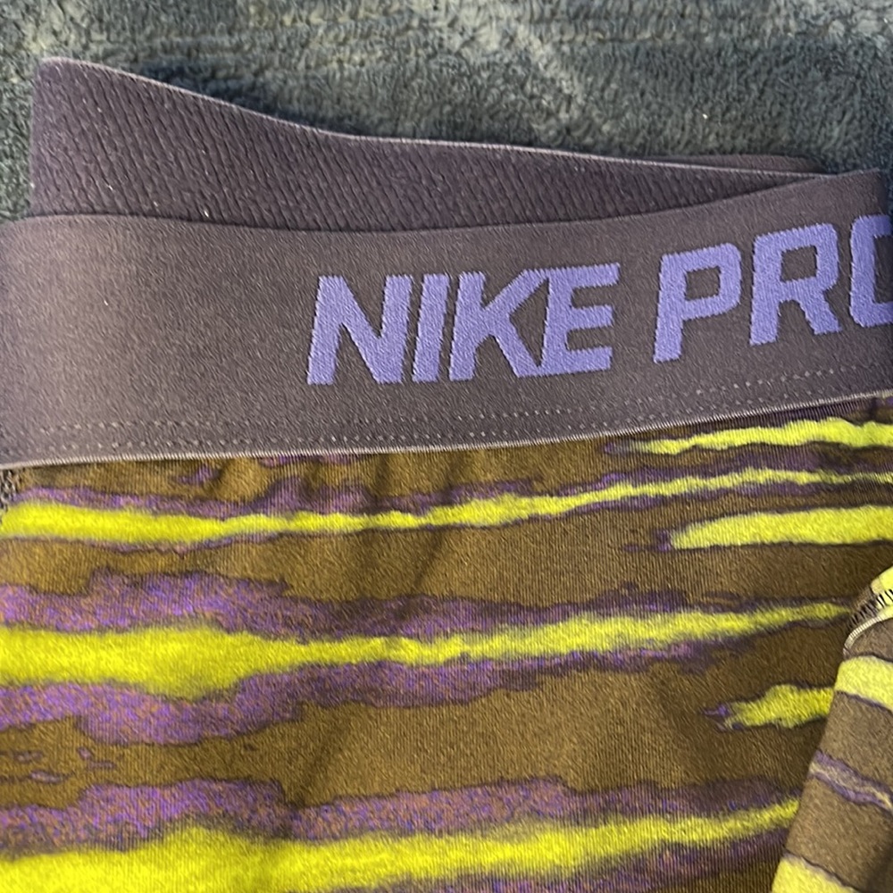 Nike Pro Dri Fit Capri Athletic Set Deep Purple & Volt Size M - Picture 11 of 11